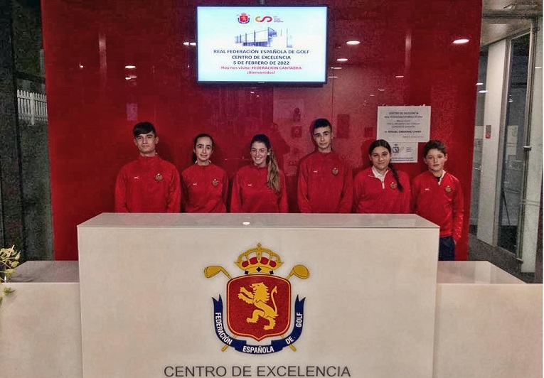 Segunda visita de jugadoras y jugadores juveniles cántabros al Centro de Excelencia de la Real Federación Española de Golf